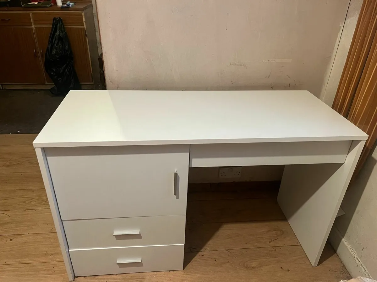 Desk - Image 4
