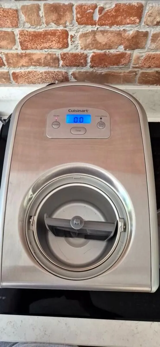 Cuisinart Professional Ice Cream & Gelato Maker ICE100BCU in Silver - Image 1