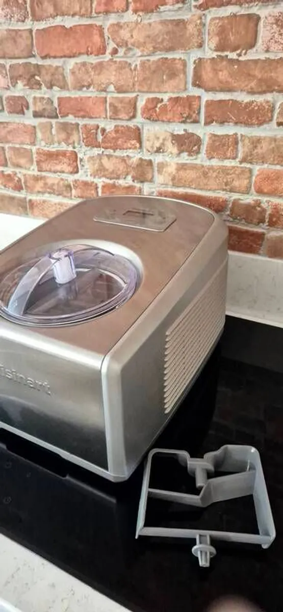 Cuisinart Professional Ice Cream & Gelato Maker ICE100BCU in Silver - Image 4
