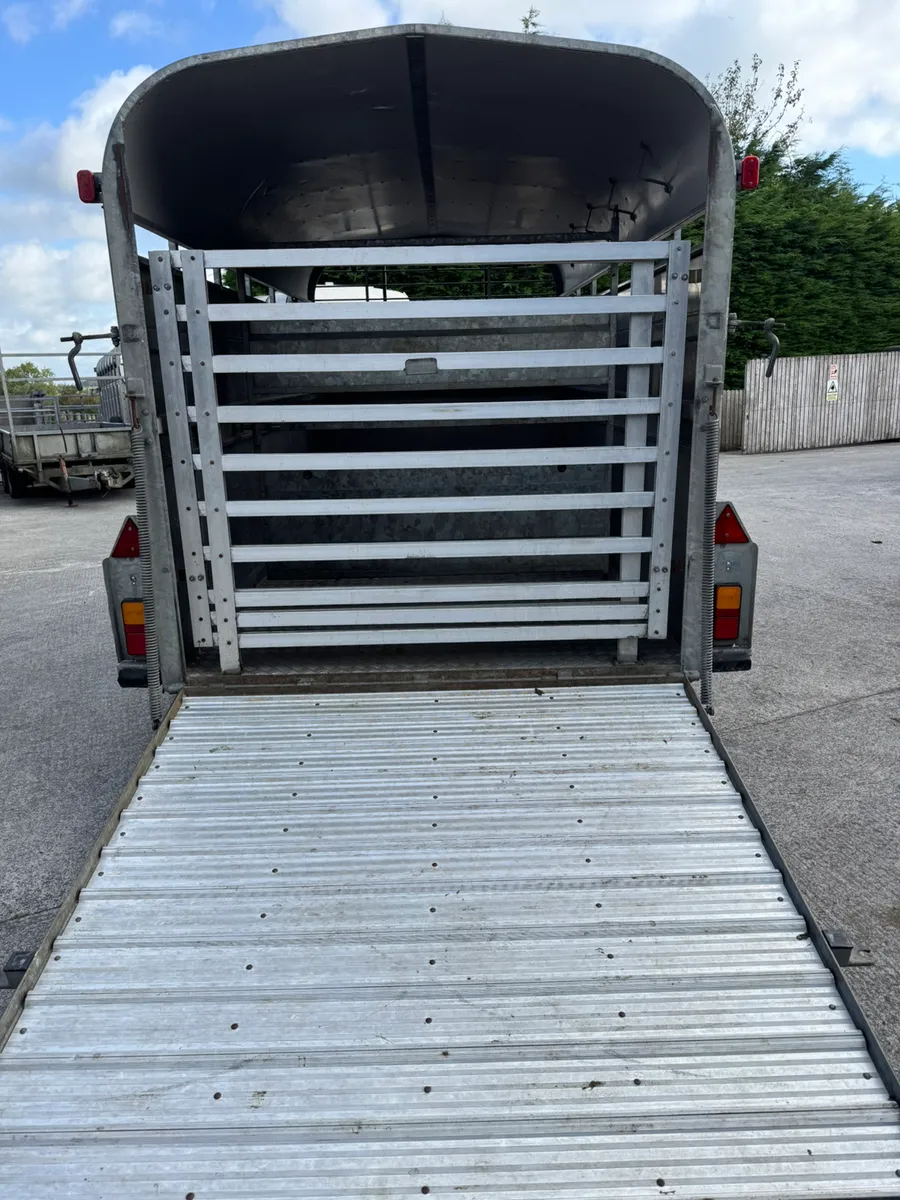 Nugent livestock trailer - Image 2