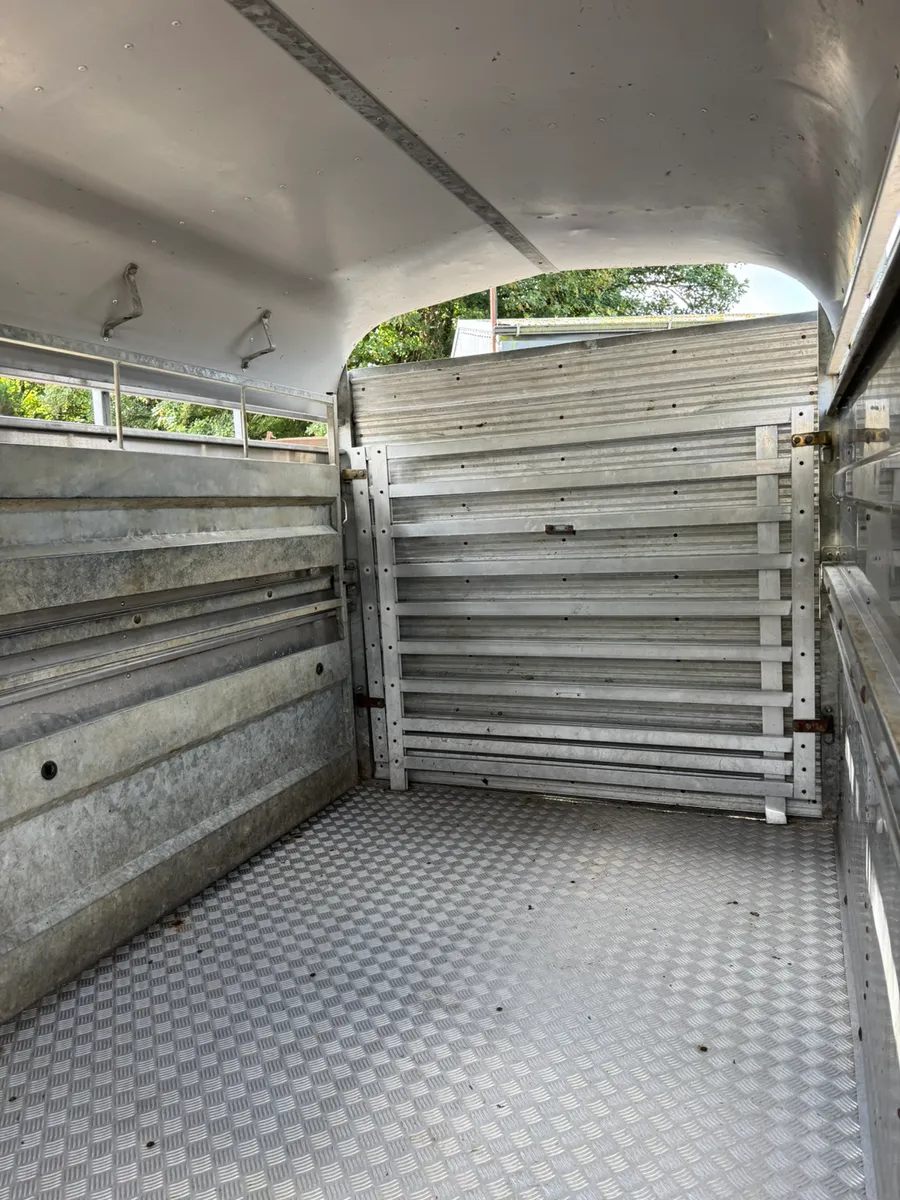 Nugent livestock trailer - Image 3
