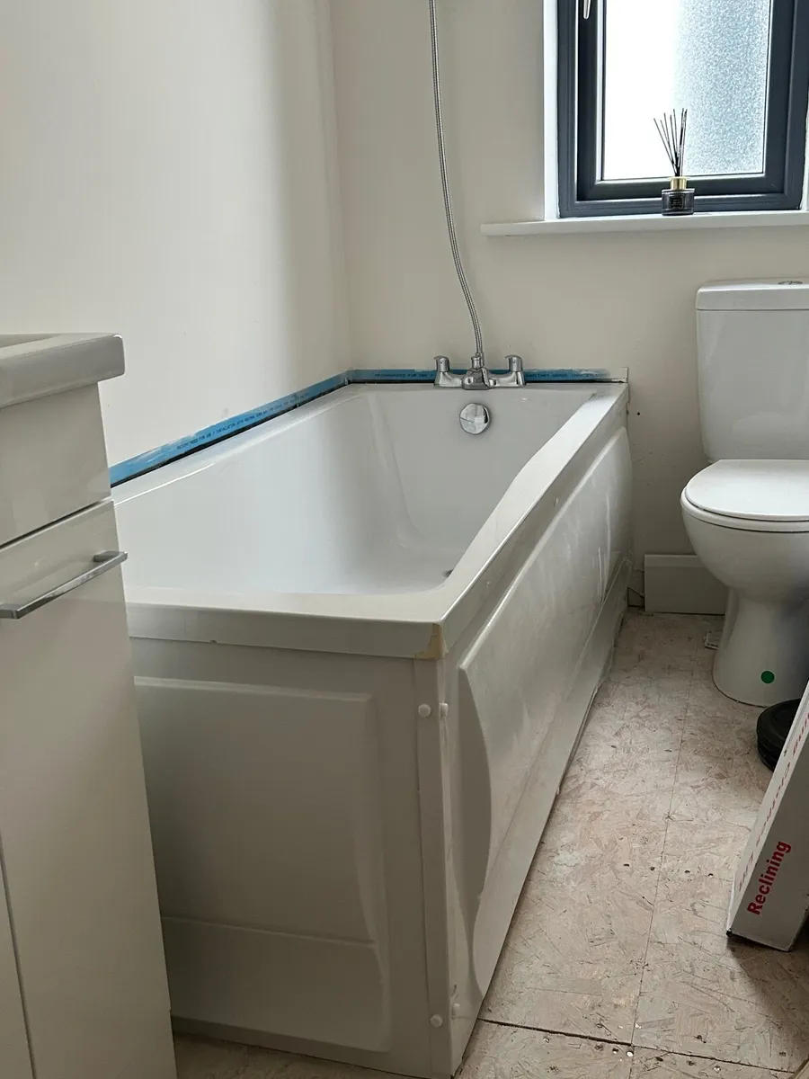Must Go: Bath | Vanity Unit | Quadrant Shower Tray - Image 4