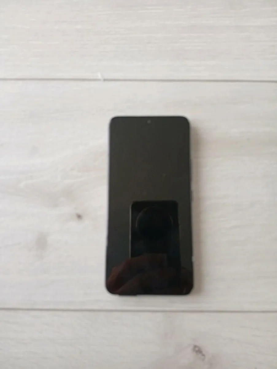 Samsung galaxy S22 - Image 1