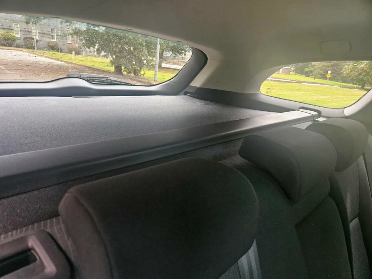 11 toyota avensis estate mint look - Image 2