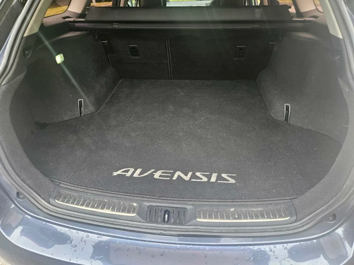 11 toyota avensis estate mint look - Image 3