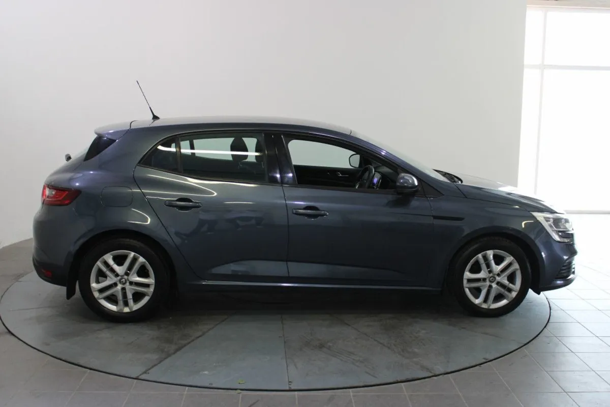 Renault Megane Expression TCE 4DR - Image 3