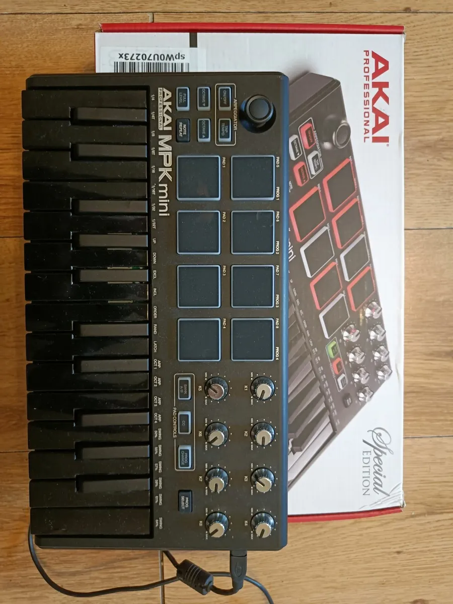 AKAI professional MPK mini, midi keyboard - Image 1