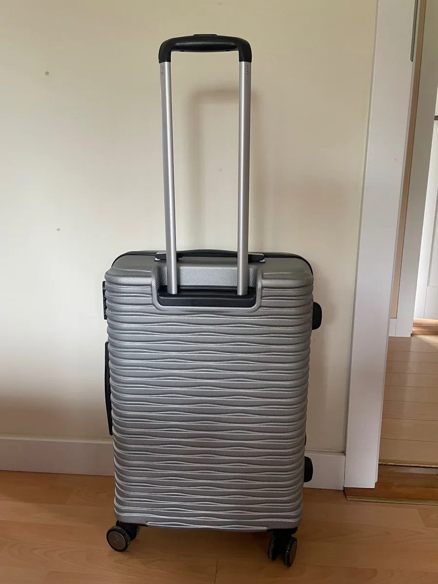 Suitcase 4 Wheeled lightweight - Image 2
