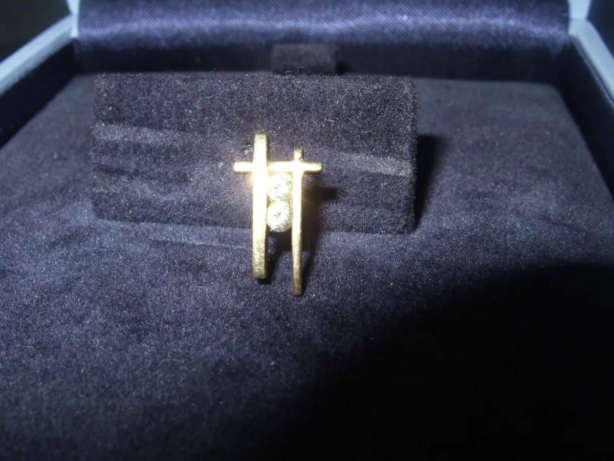 Single Vintage 9ct Gold Double Diamond Earring - Image 1