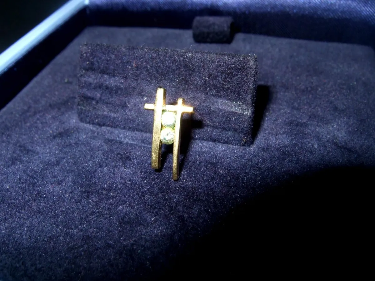 Single Vintage 9ct Gold Double Diamond Earring - Image 2