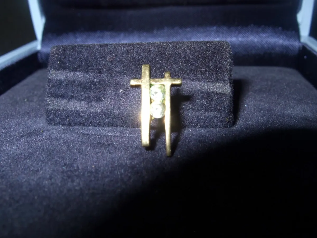 Single Vintage 9ct Gold Double Diamond Earring - Image 4