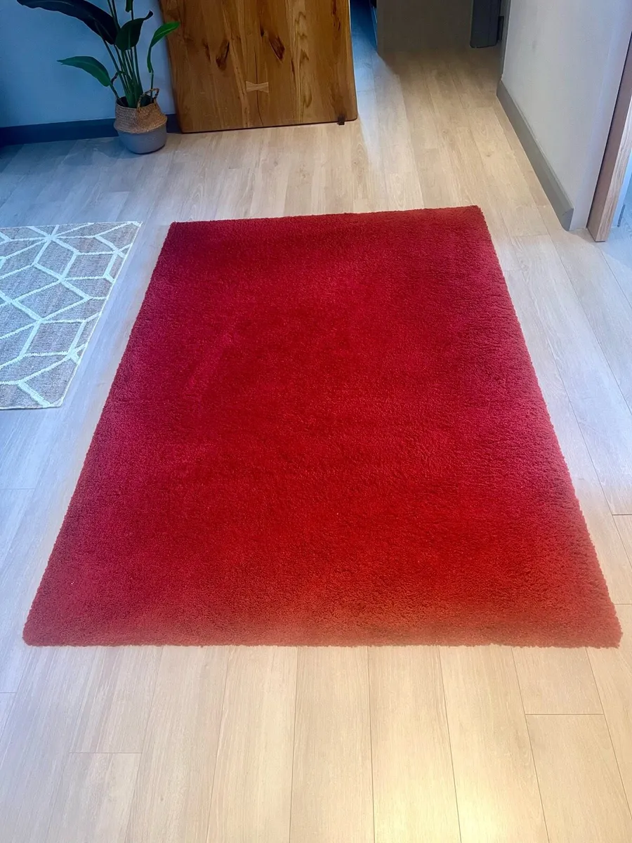 Red rug - Image 2