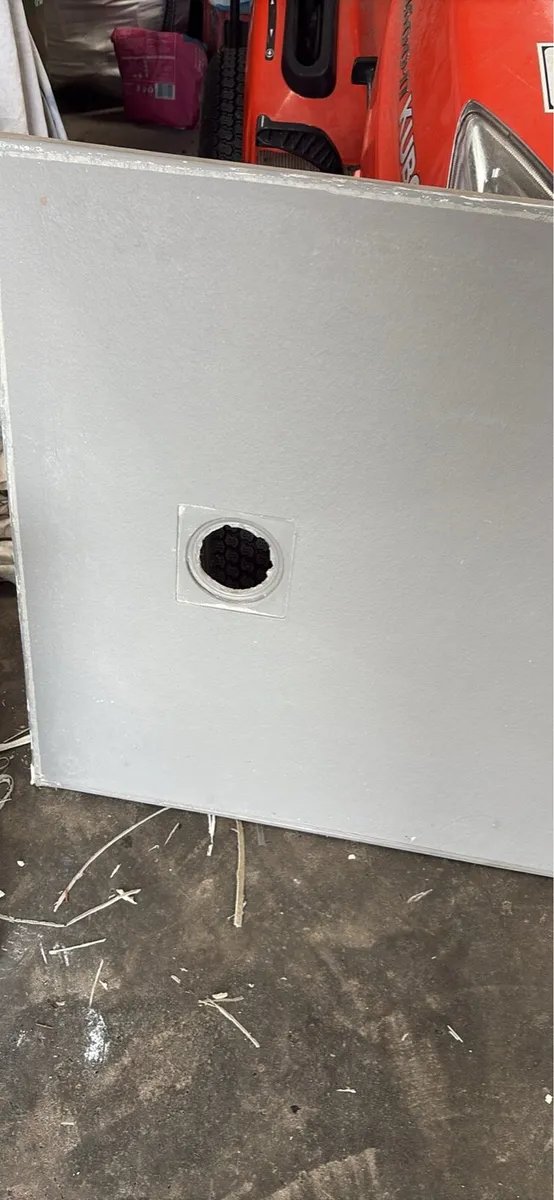 Shower tray - Image 1