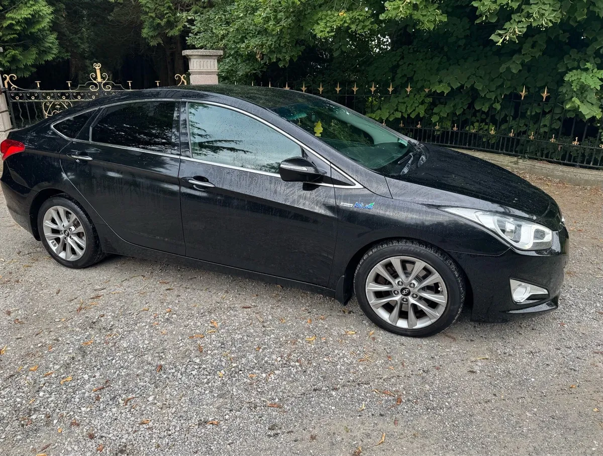 2015 HYUNDAI 140 1.7 DIESEL EXECUTIVE - Image 1