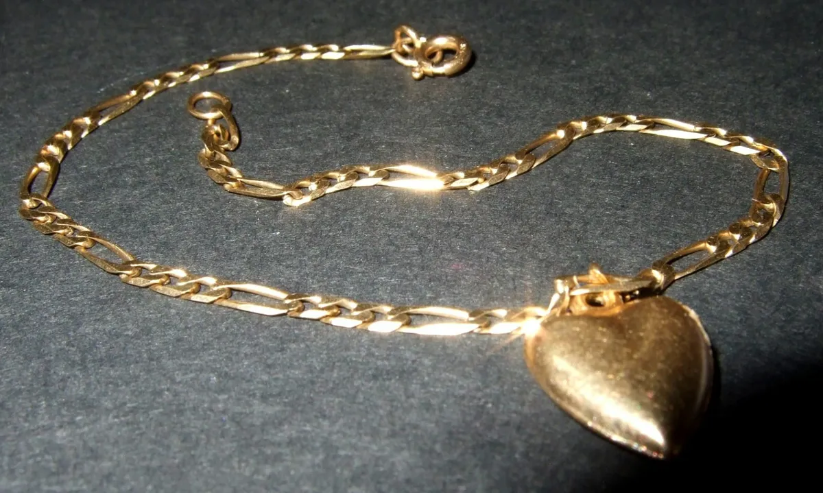 Vintage Hallmarked 14ct Gold Heart Charm Bracelet - Image 4