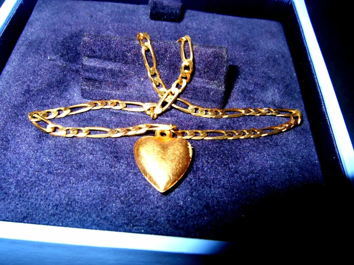Vintage Hallmarked 14ct Gold Heart Charm Bracelet - Image 1