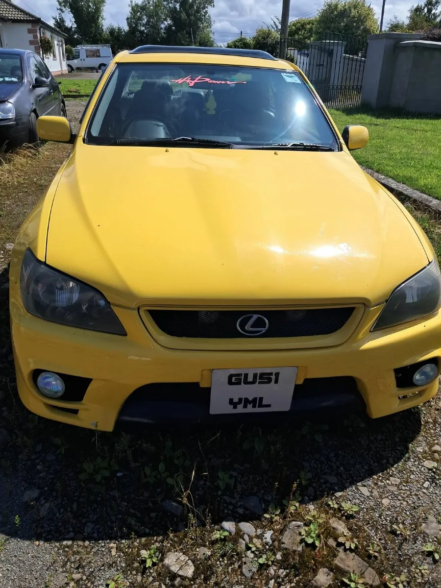 Lexus IS 2001 - Image 1