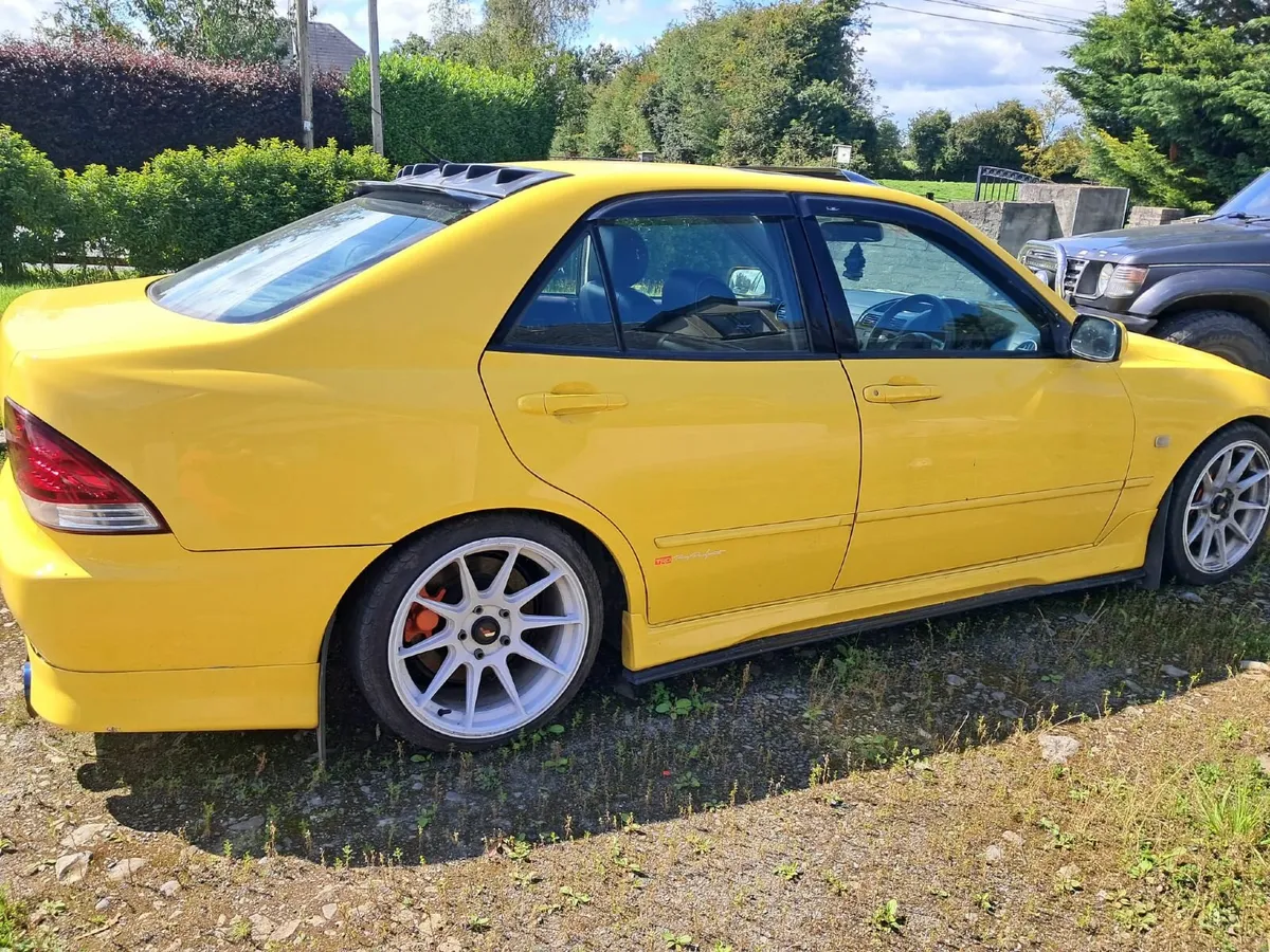 Lexus IS 2001 - Image 4