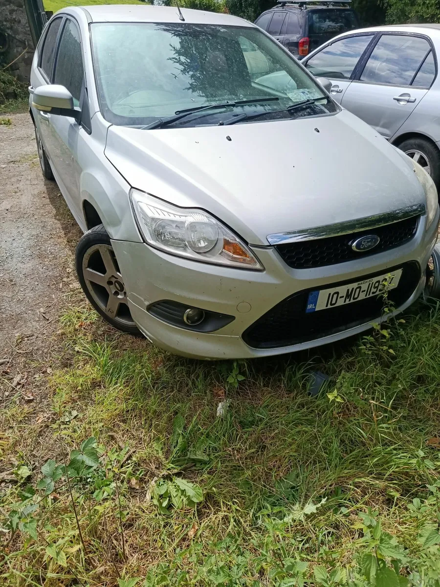 Ford Focus 2010 - Image 2