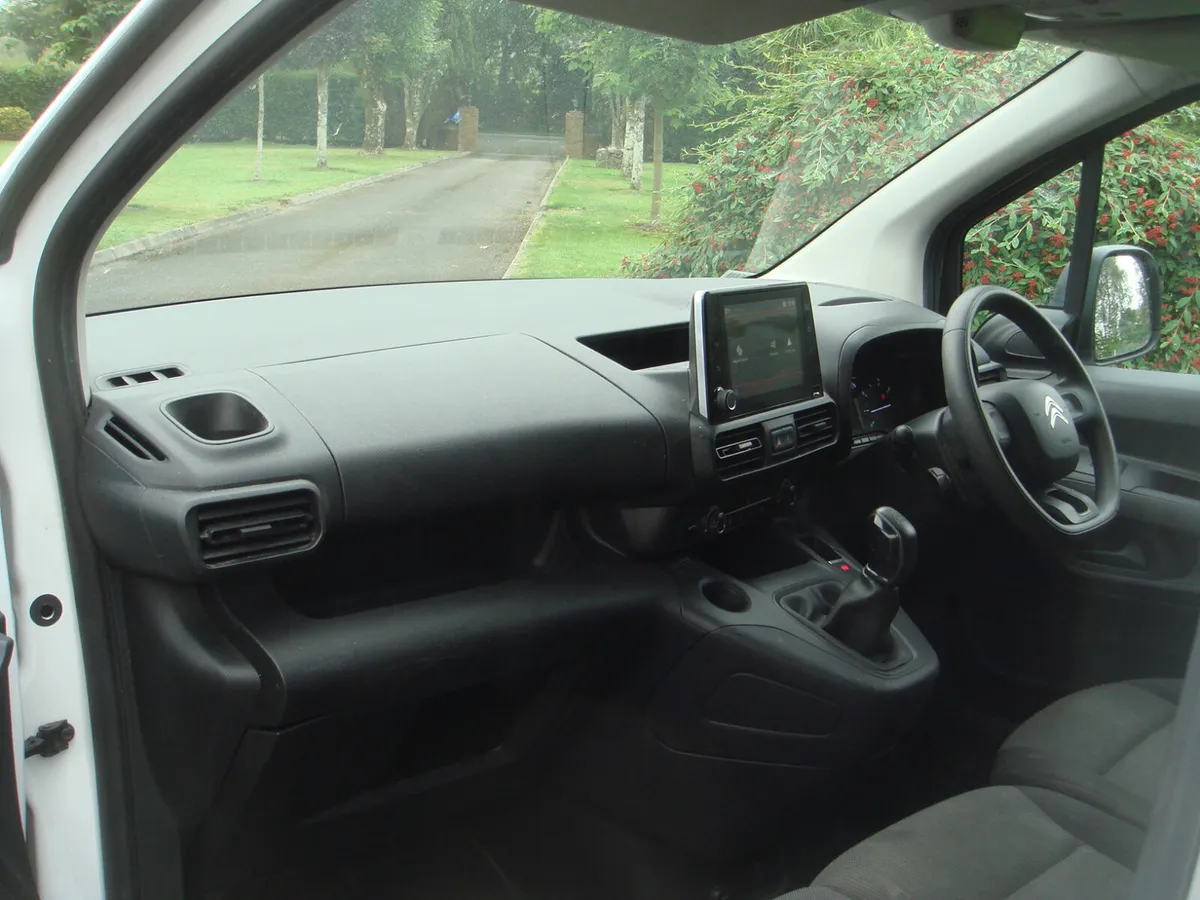 21 Berlingo Enterprise M 1000 1.5 BlueHDI 100BHP - Image 4
