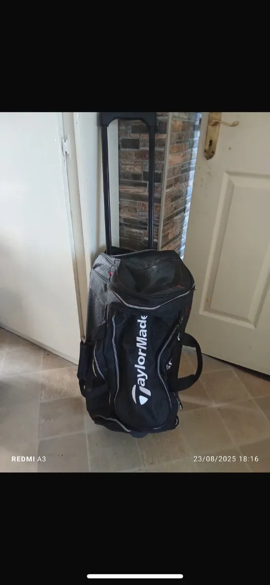 Golf trolley - Image 1