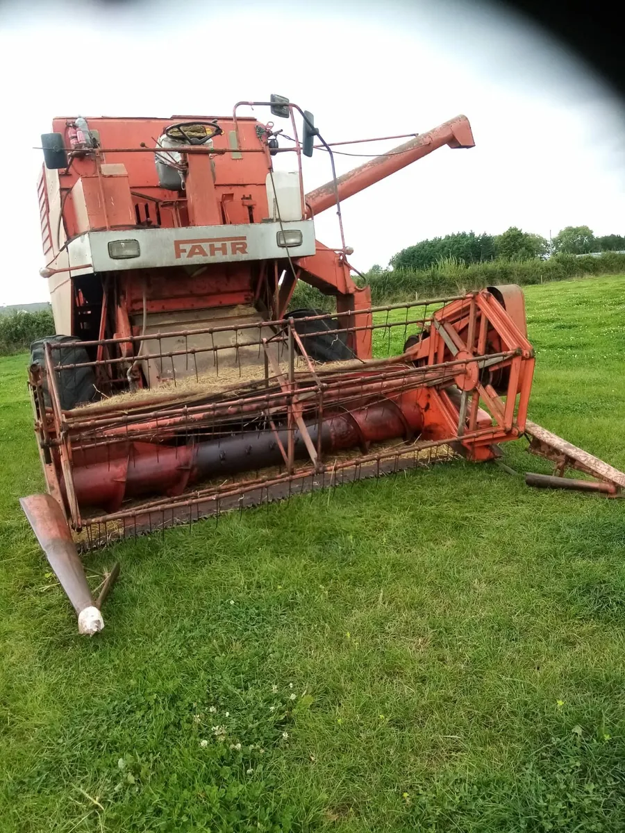 Combine harvester - Image 1