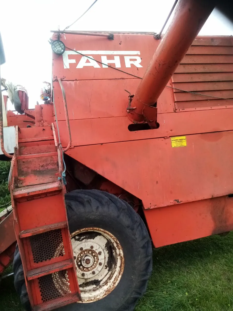 Combine harvester - Image 2