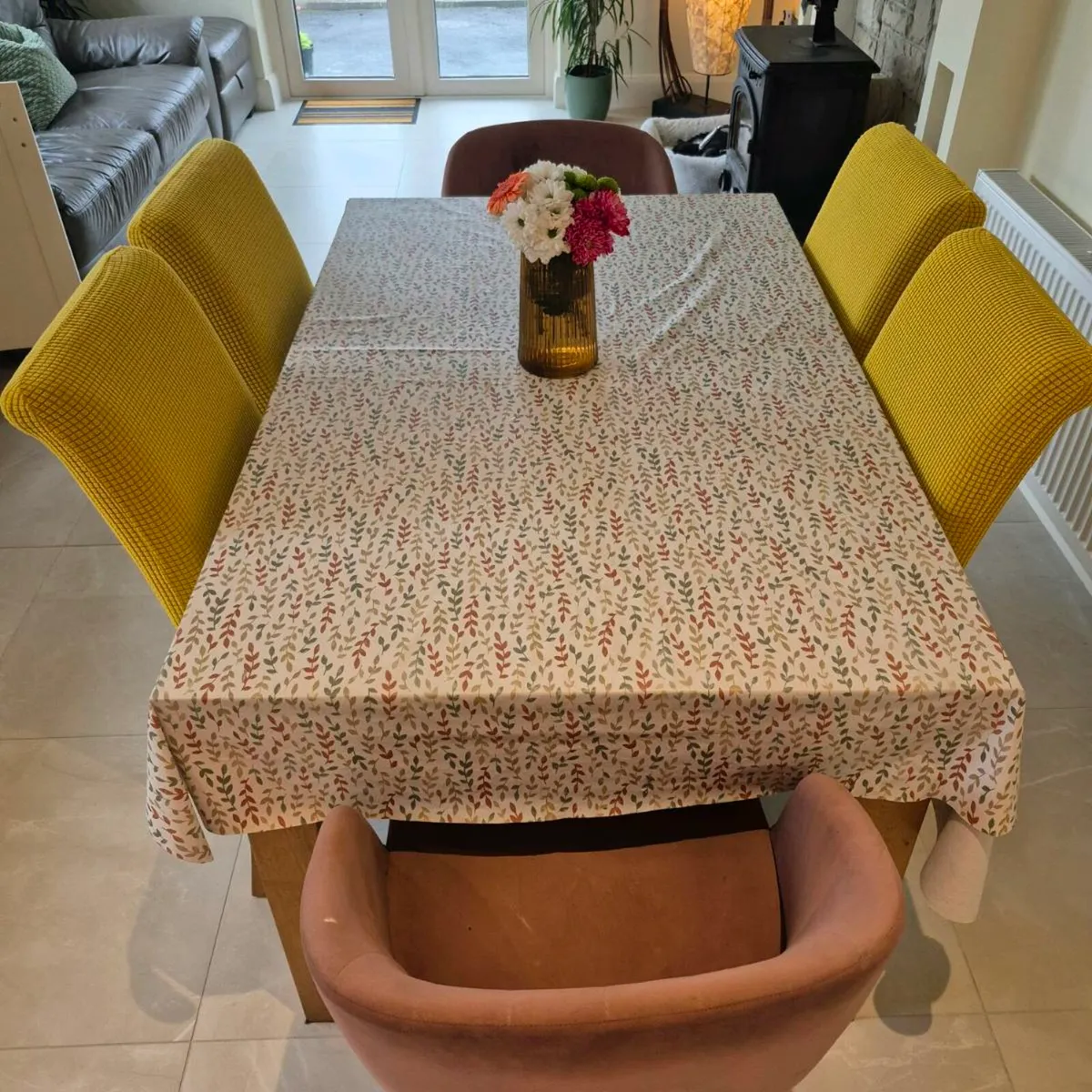 Kitchen table and chairs - Image 1