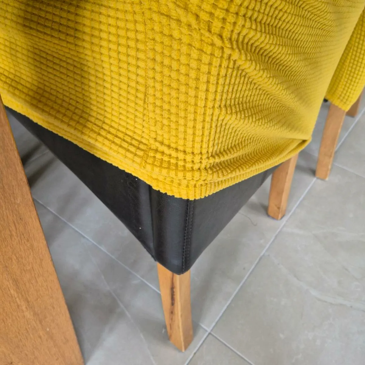 Kitchen table and chairs - Image 3