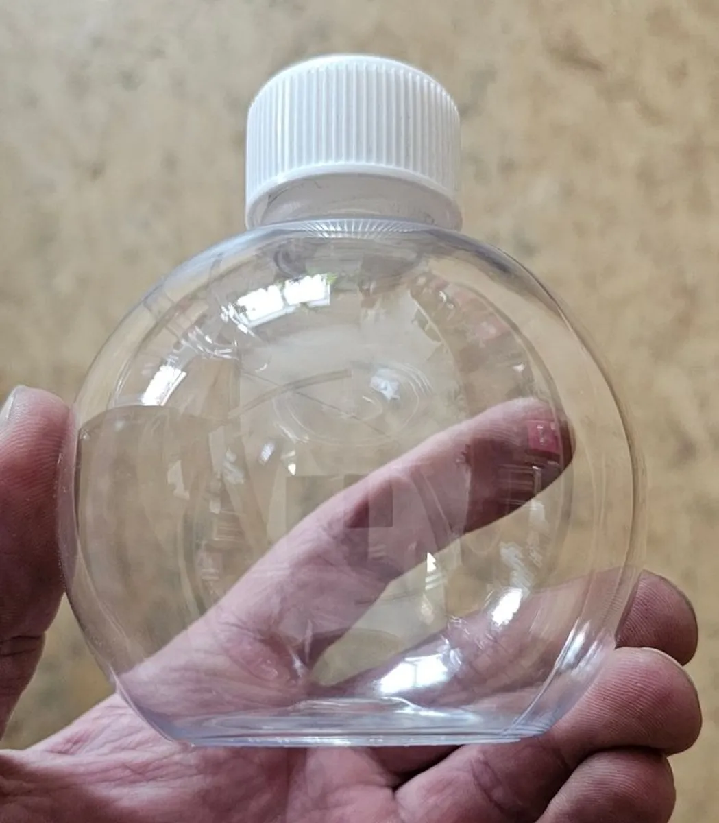 Brand new plastic bottles with separate lids - Image 1
