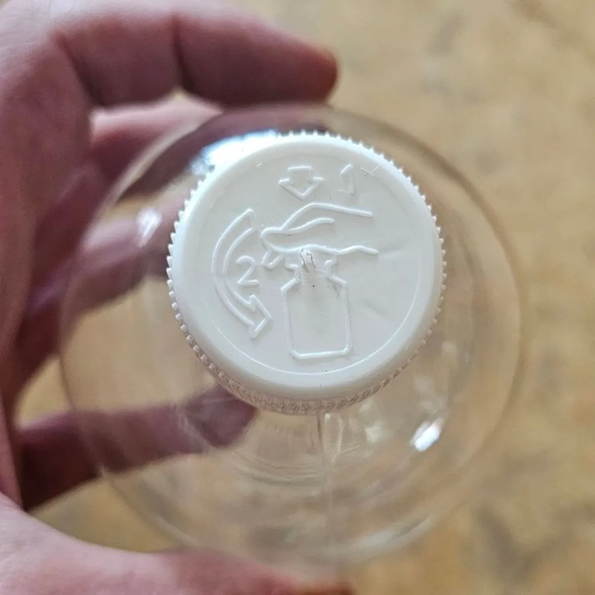 Brand new plastic bottles with separate lids - Image 3
