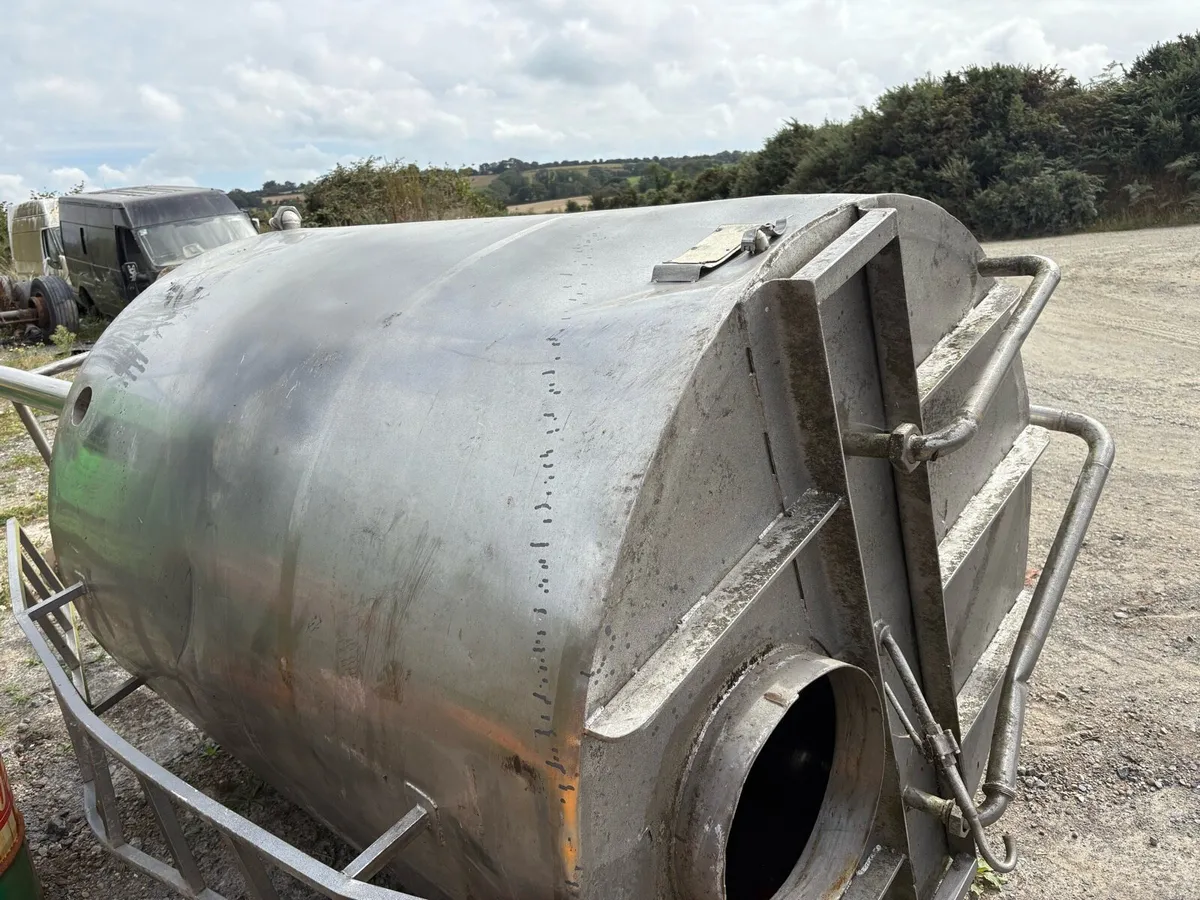 Bull tank - Image 1