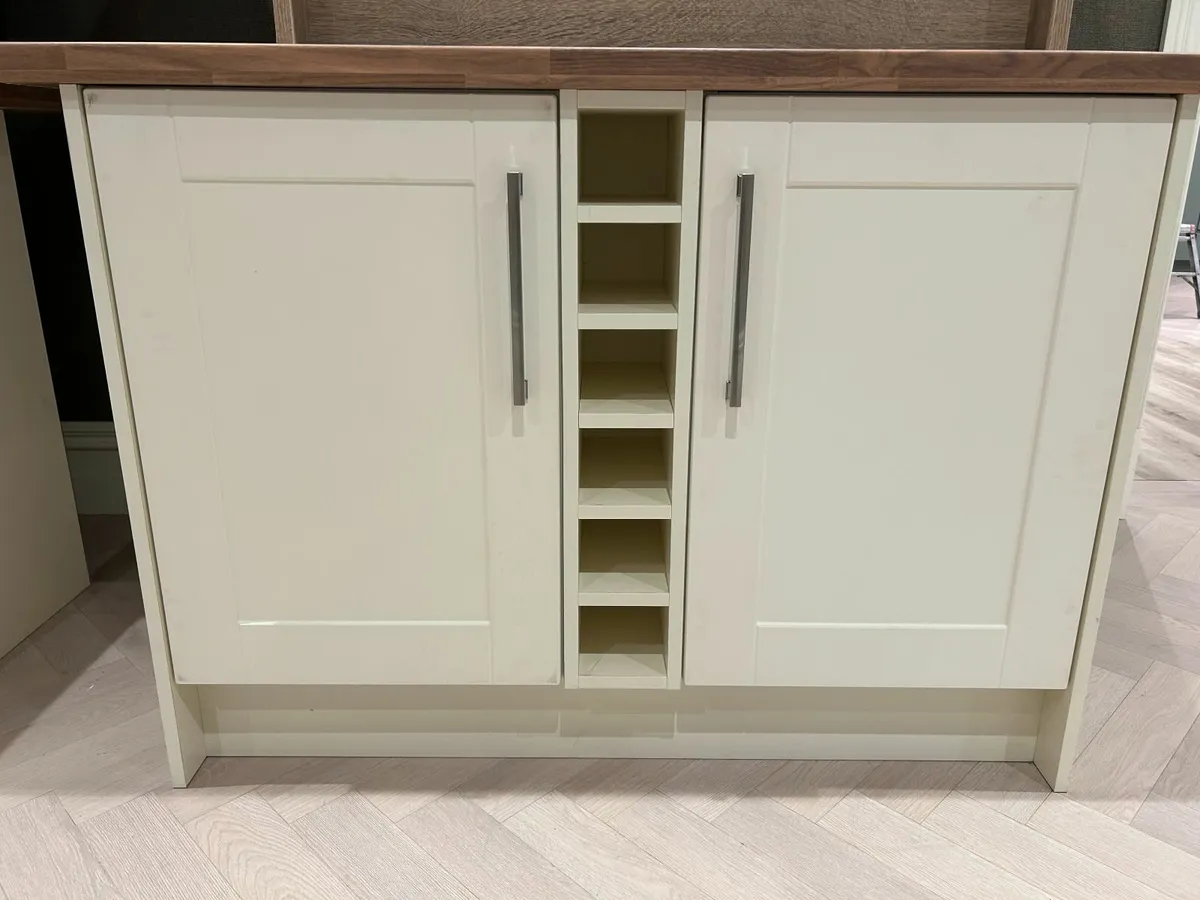 Kitchen Islands - Image 2