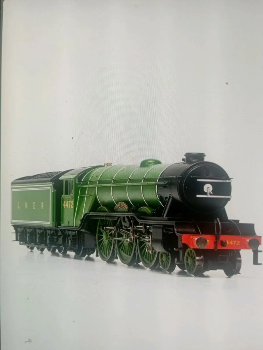 HORNBY FLYING SCOTMAN OO GAUGE TRAIN SET. - Image 2