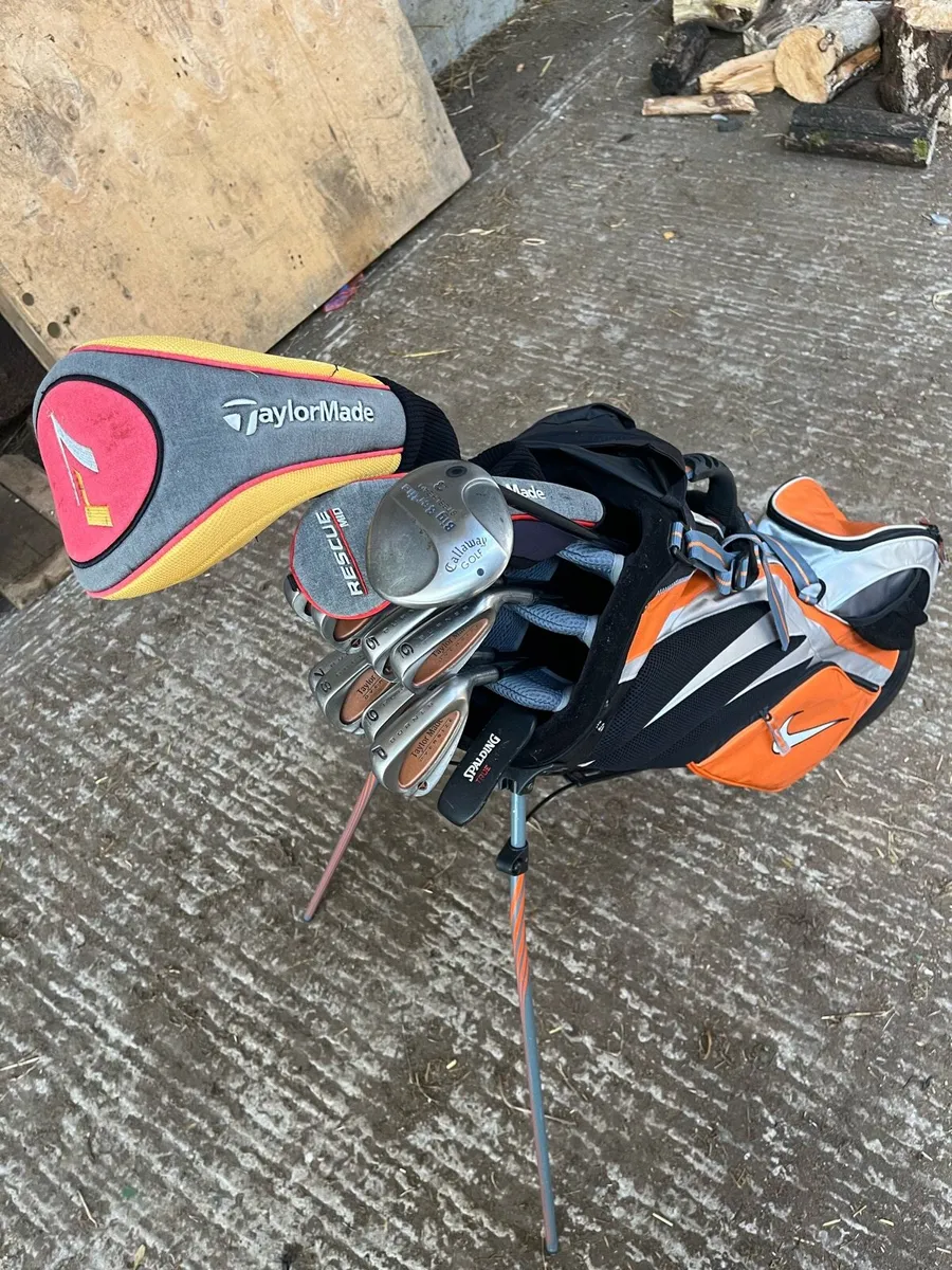 Golf clubs and bag - Image 1