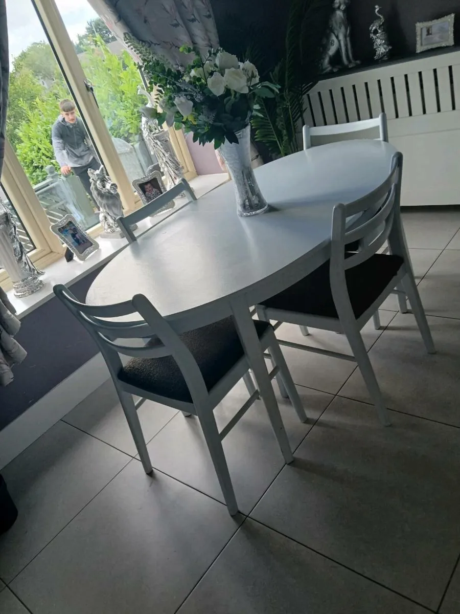 Table chairs - Image 2
