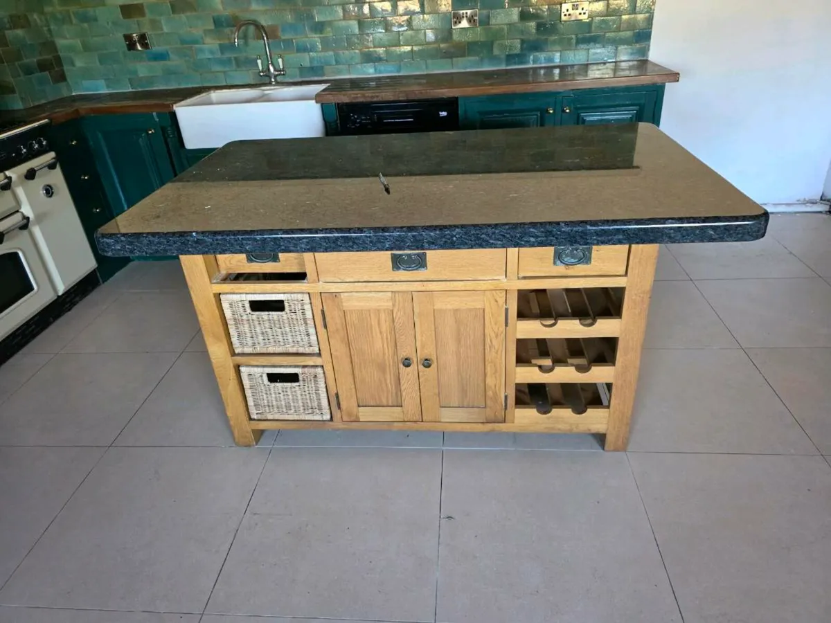 Household  Kitchen & Island Units. - Image 1