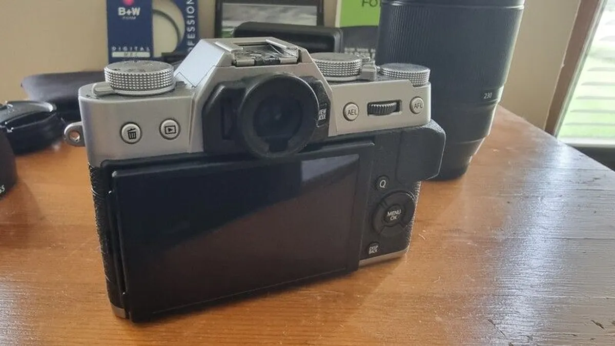 Fujifilm X-T20 + 2 lens, tripod and accessories - Image 3