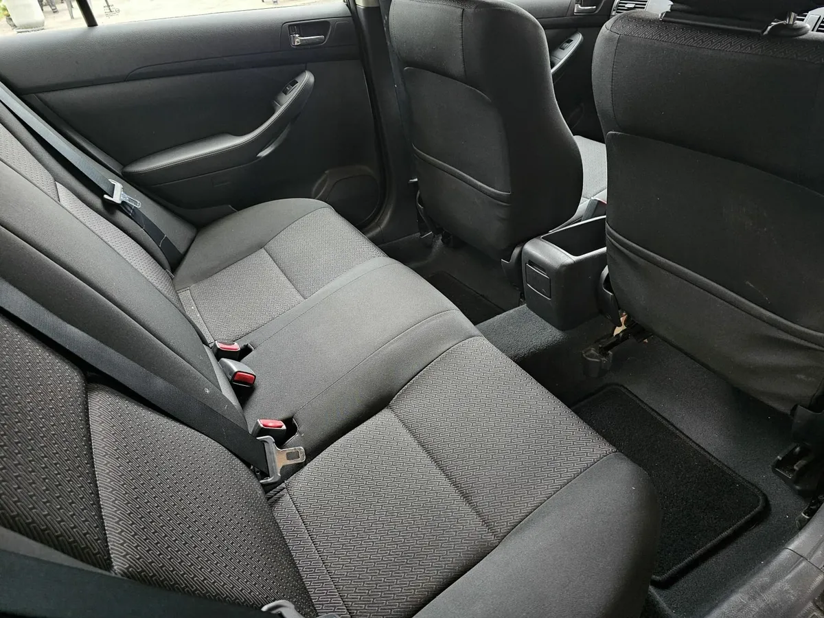Toyota Avensis 2008 - Image 4