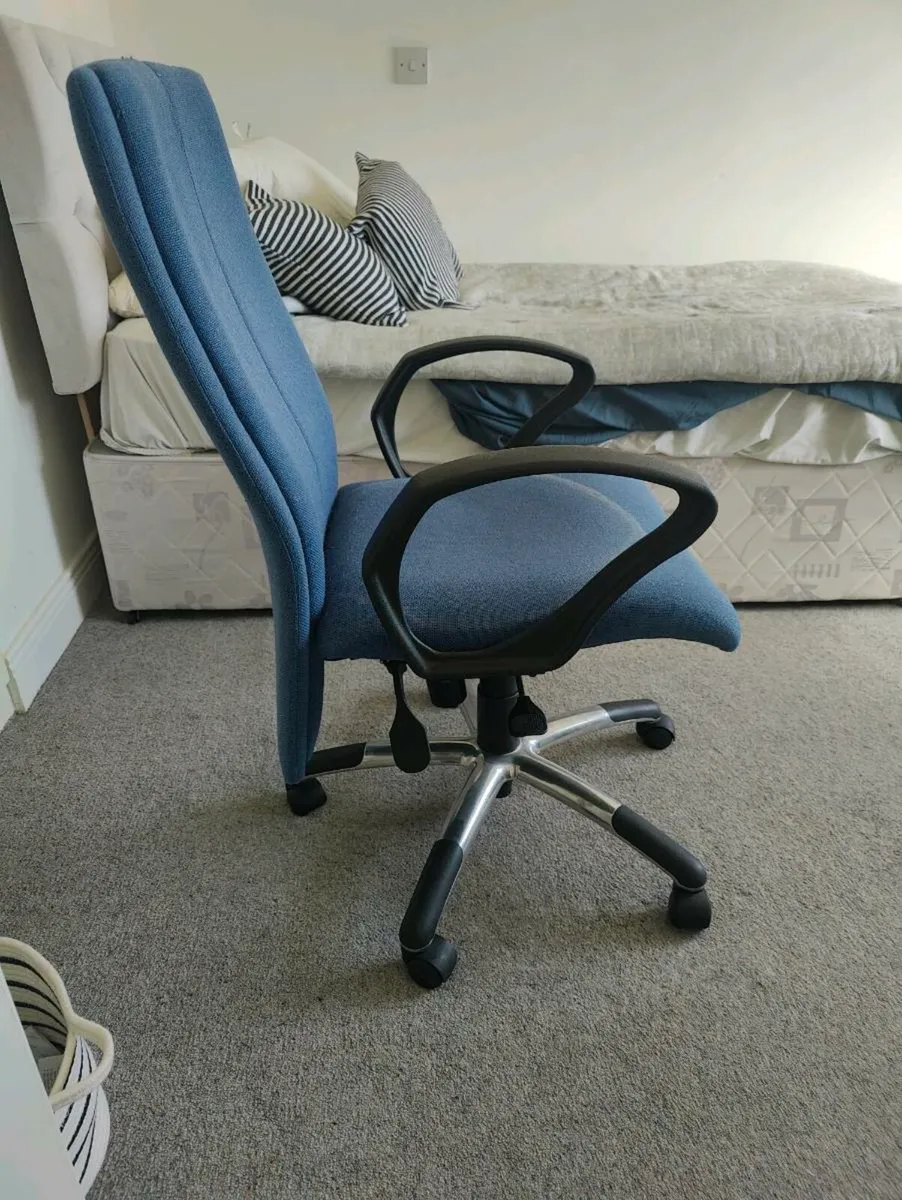 Adjustable Office chairs - Image 4