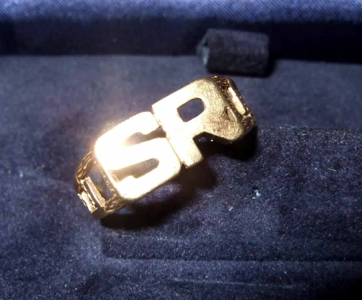 Vintage 9ct Gold Hallmarked Signet Ring-'Senior' - Image 1