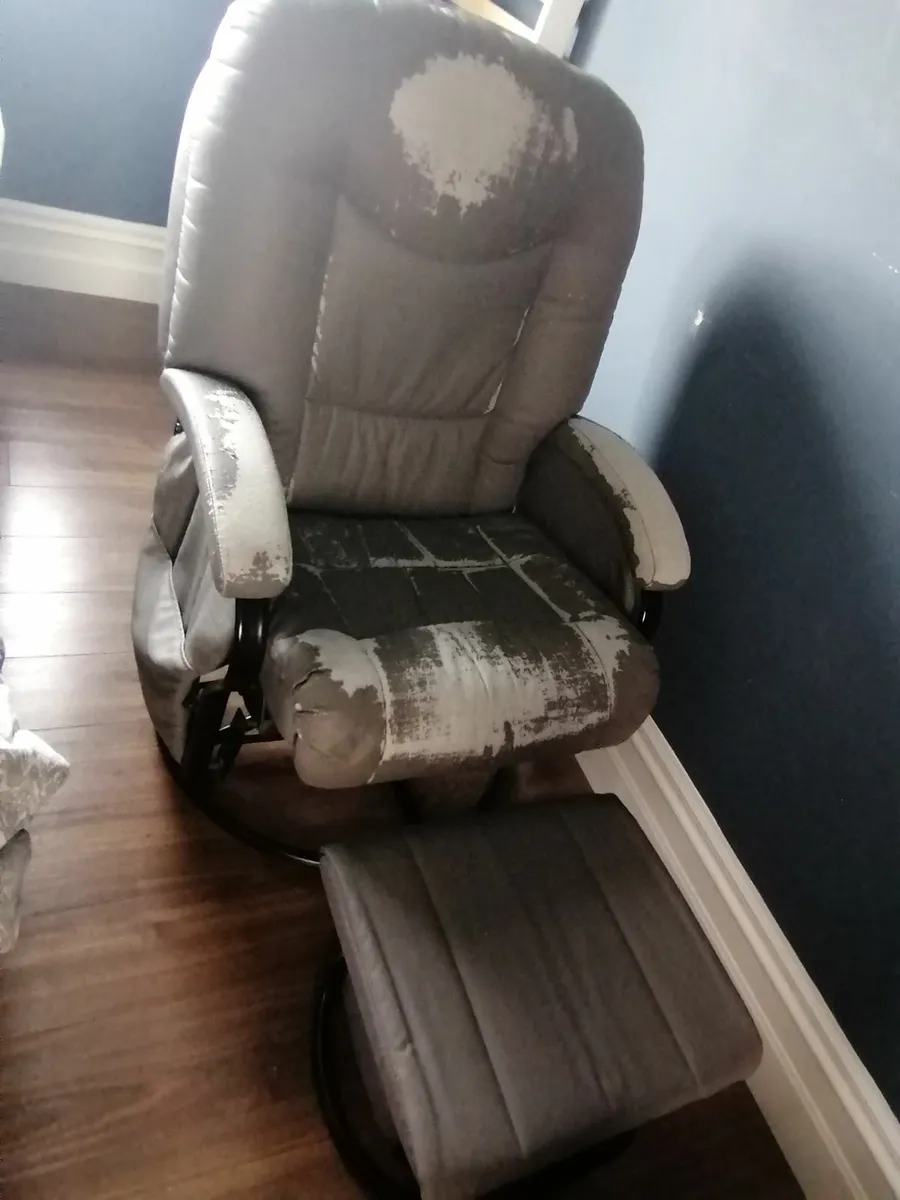 Breastfeeding chair - Image 1