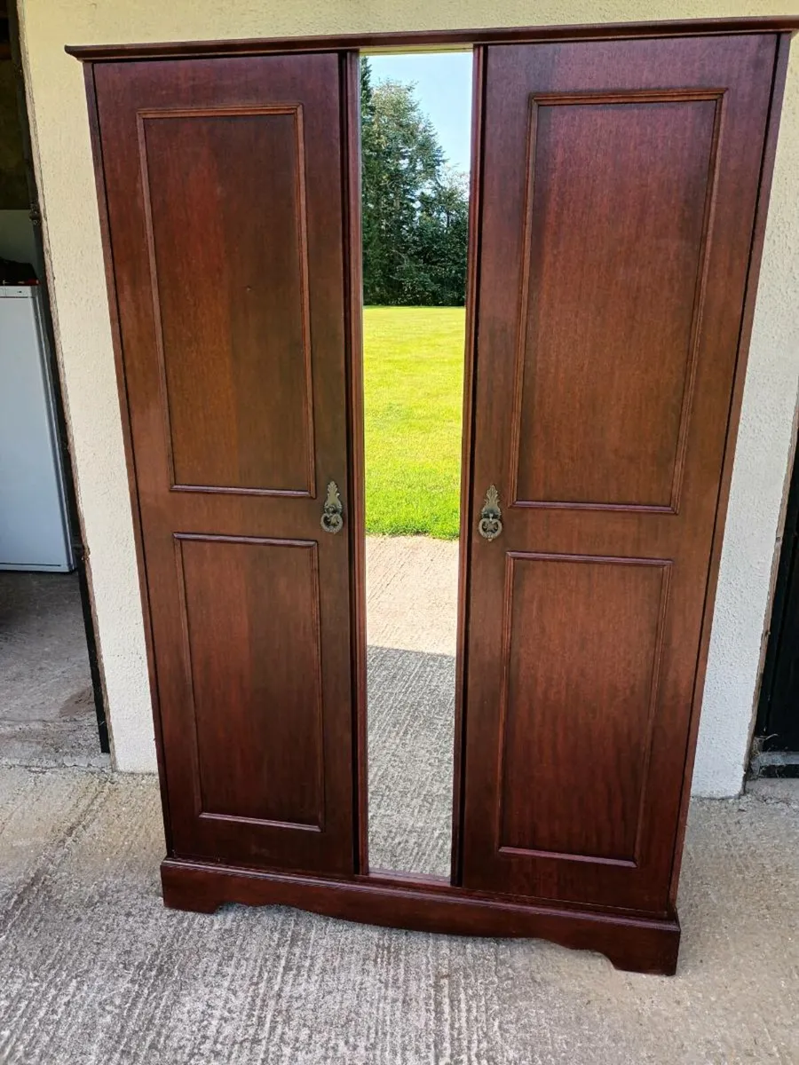 Bedroom furniture - Image 1