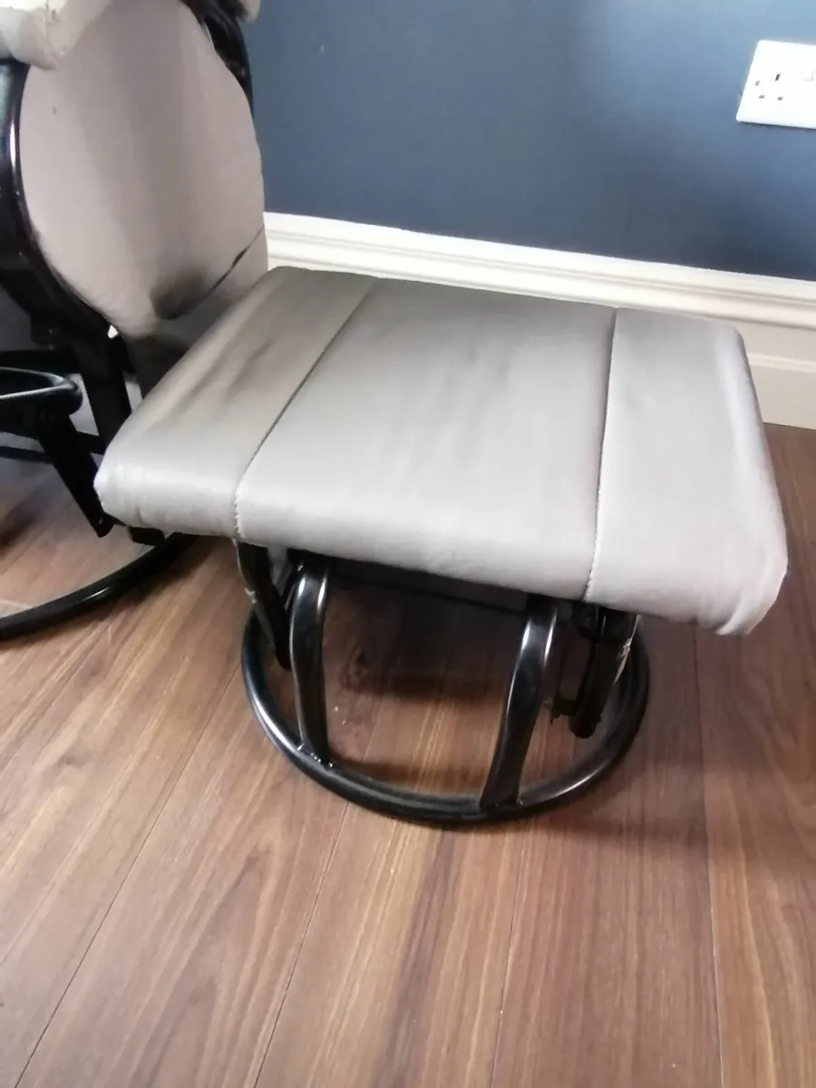 Breastfeeding chair - Image 3