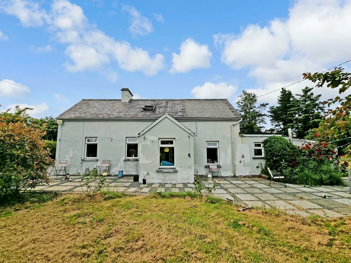 House and garden - Image 1