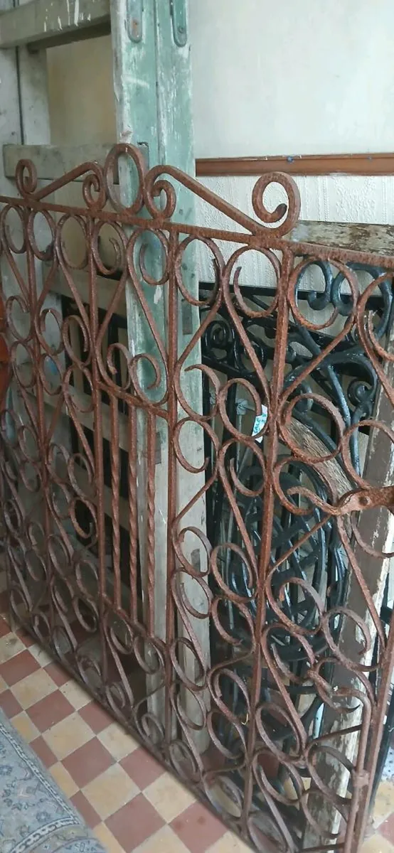 Wrought iron 4ft gate - Image 1