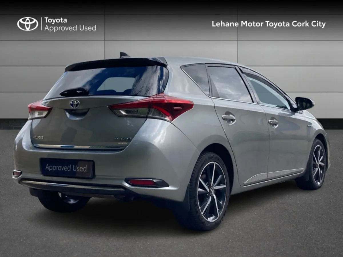Toyota Auris HYBRID LUNA SPORT 4DR AUTO - Image 2