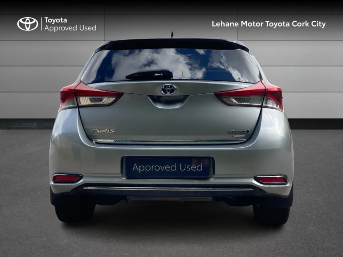 Toyota Auris HYBRID LUNA SPORT 4DR AUTO - Image 4