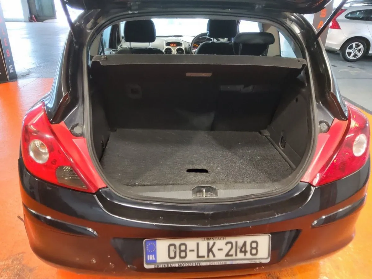 Opel Corsa 1.2i 16v Club 3 DR - Image 4