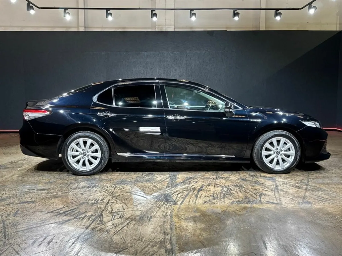 Toyota Camry 2.5 HYBRID AUTOMATIC - ALLOY WHEELS - - Image 3